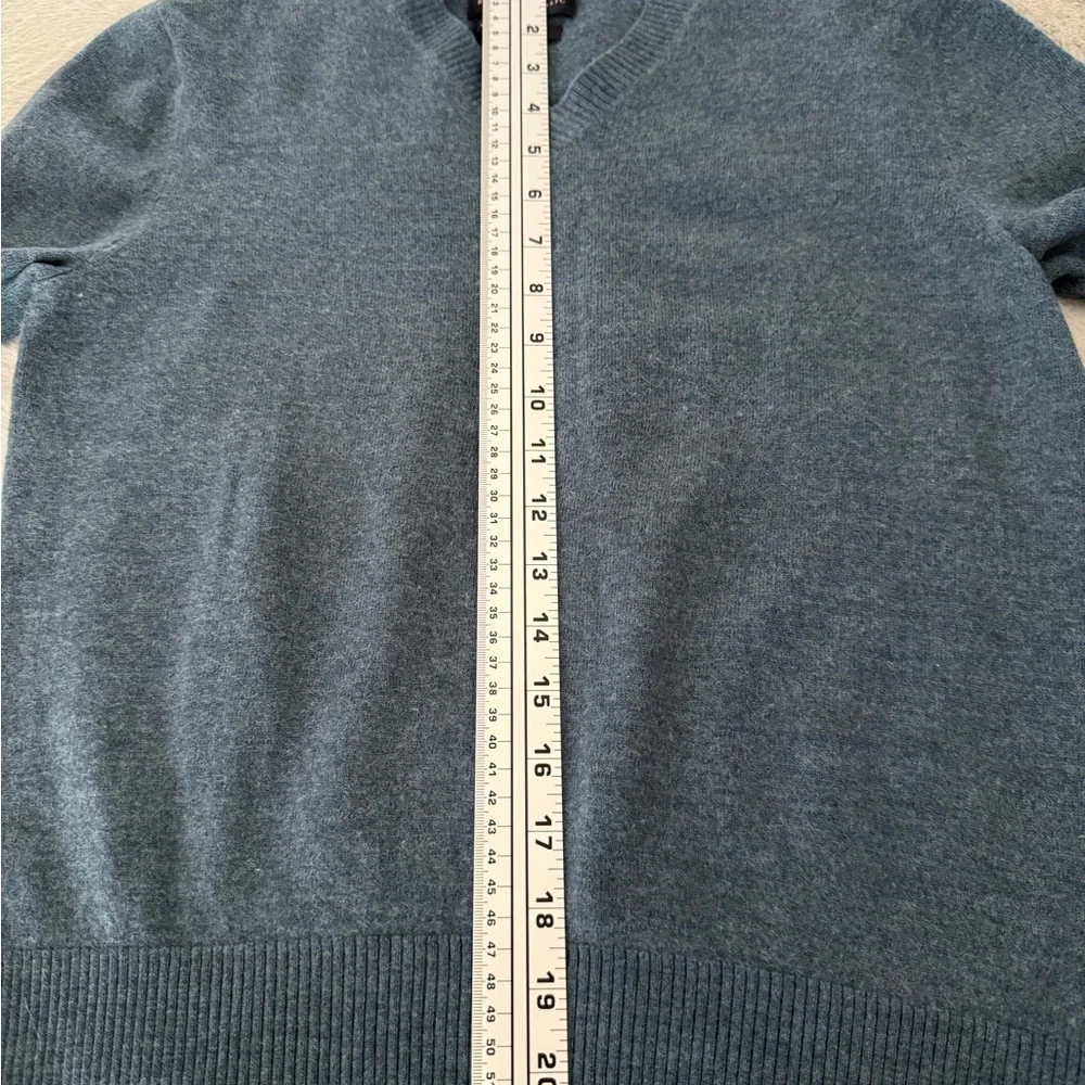 Banana Republic Men's Teal V-Neck Sweater size S extra fine 100%Merino wool